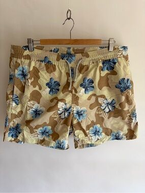 Vilebrequin Men’s Beige Camo Hibiscus Swim Trunks Hawaian